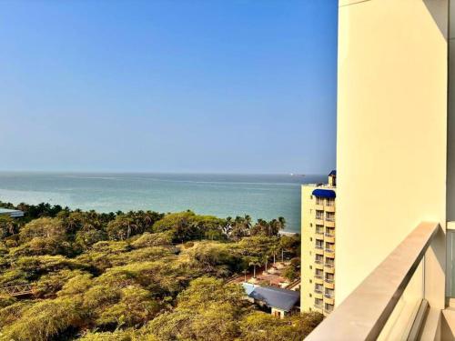 a view of the ocean from a building at Bello Horizonte vista al mar in Santa Marta