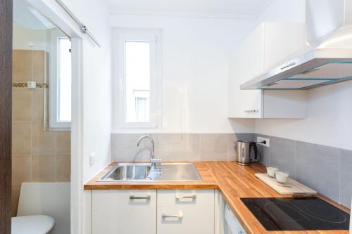 Paris studio Rue du Maine - all bills included - next to Montparnasse train station & close to 6th arrondissement