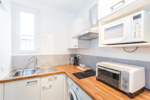 Paris studio Rue du Maine - all bills included - next to Montparnasse train station & close to 6th arrondissement