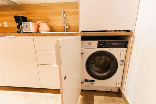 Loft 1 BR Marais, Notre Dame AC by LCC Agency photo 12