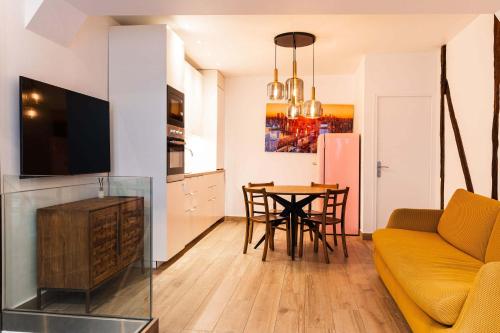 Loft 1 BR Marais, Notre Dame AC by LCC Agency photo 15