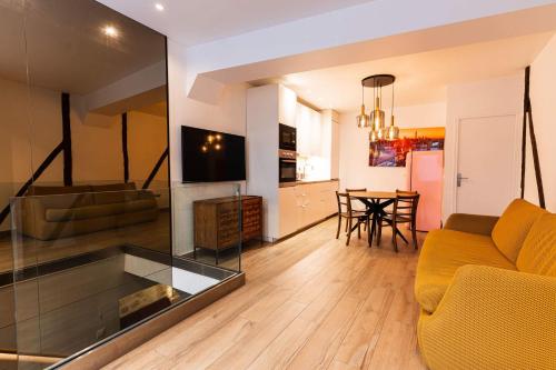 Loft 1 BR Marais, Notre Dame AC by LCC Agency photo 16