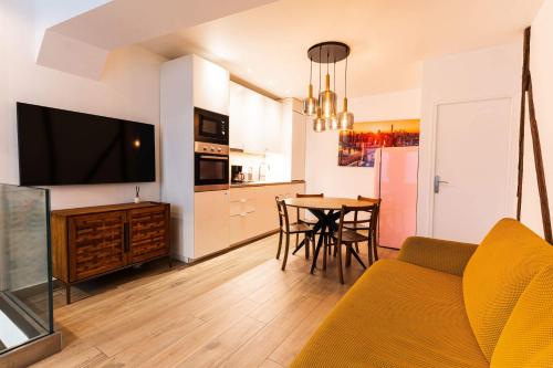 Loft 1 BR Marais, Notre Dame AC by LCC Agency photo 17