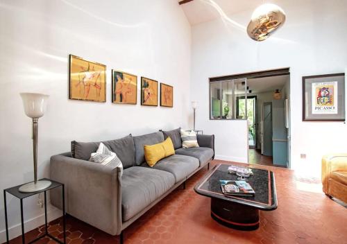 Część wypoczynkowa w obiekcie Magnifique maison de ville 6personnes , piscine et garage