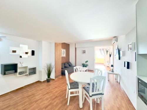 Apartamento vistas al mar y piscina Benalmádena