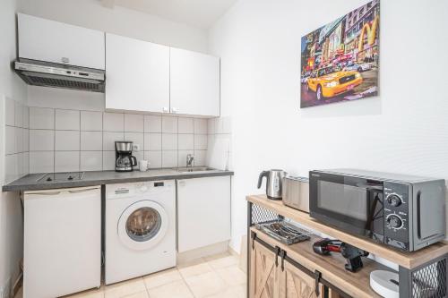 Paris studio Rue Roger #1 - all bills included - direct train from CDG airport