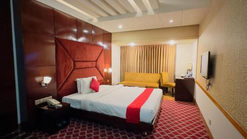 Ένα ή περισσότερα κρεβάτια σε δωμάτιο στο West Park Inn Dhaka