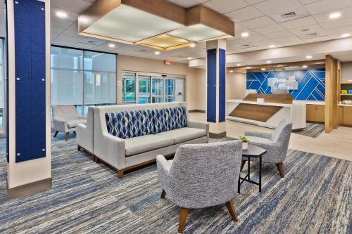 Χώρος καθιστικού στο Holiday Inn Express Columbus - Fort Benning Area By IHG