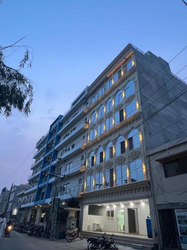 Continental Boys Hostel-Royal Heights