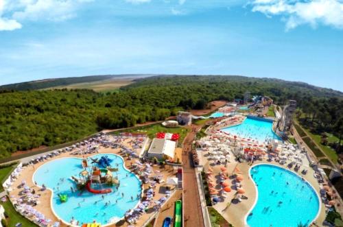 Bazén v ubytování Villa DTS3 nebo v jeho okolí