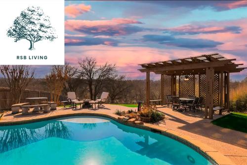 Kolam renang di atau dekat dengan Elite 4BR 2BA Holiday Home with Hot Tub, Pool, and BBQ