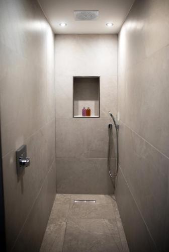 Bilik mandi di The Fenwick Hotel