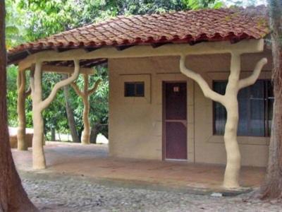 a small building with a roof on top of it at Hotel Carrizal Spa in Apazapan