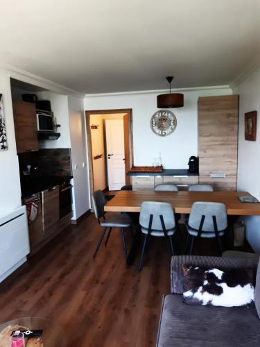 Photo de la galerie de l'établissement Résidence La Marelle et Le Rami - maeva Home - Appartement au pied des pistes vue montagne 3 pièces 7 personnes - Prestige - super Home MAE-0161, à La Plagne Tarentaise