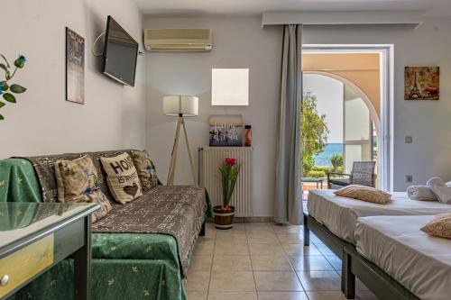 Ocean Perl Rooms