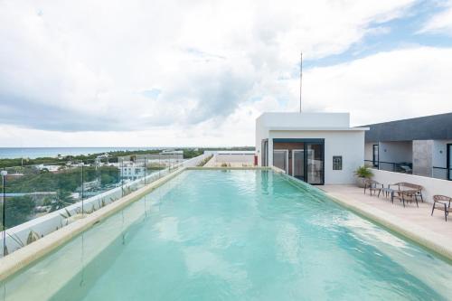 a swimming pool on the roof of a building at Musa del Carmen By Boutique Apartments MX in Playa del Carmen