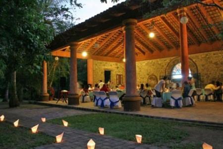 a group of people sitting in chairs under a pavilion at Hotel Carrizal Spa in Apazapan