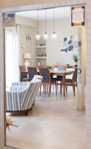 Renovated, fully equipped 2 Bedroom cozy Apartment near the sea