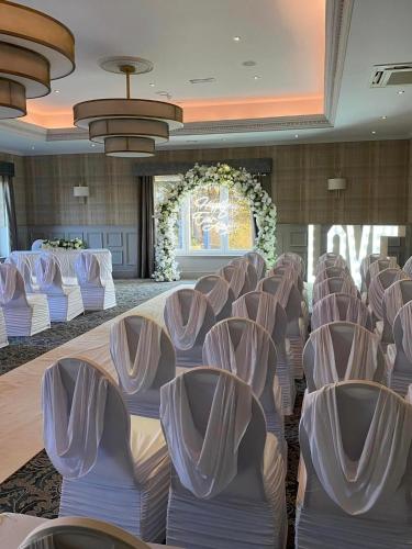 Ruang duduk di The Fenwick Hotel