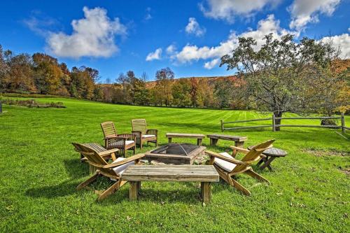 Zahrada ubytování Catskill Ski Mountain Retreat with Private Pool