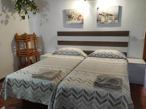 Ένα ή περισσότερα κρεβάτια σε δωμάτιο στο Casa Lourdes