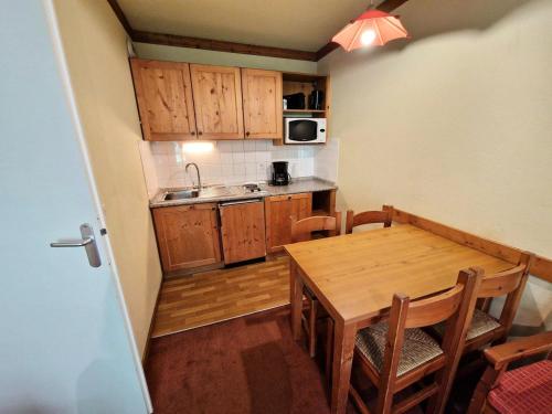 Photo de la galerie de l'établissement Chalets Du Thabor - 2 pièces 4 personnes pied piste MAE-5474, à Modane