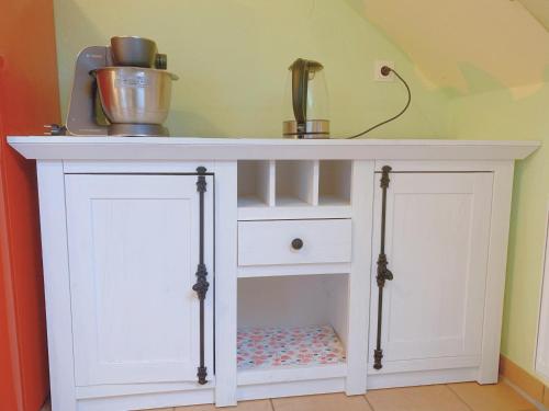 a white cabinet with a bowl on top of it at OTTOC Ferienwohnung in Üxheim