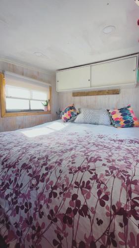 Postel nebo postele na pokoji v ubytování frente al mar tiny house