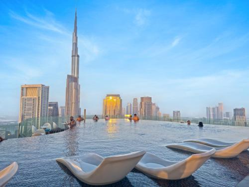 2 Kind Beds - 7mins to Dubai Mall - Burj View