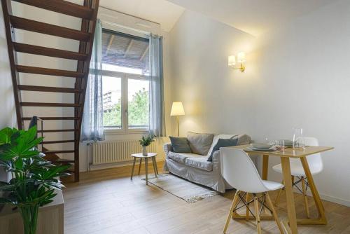 a living room with a couch and a table at Douce Évasion in Toulouse