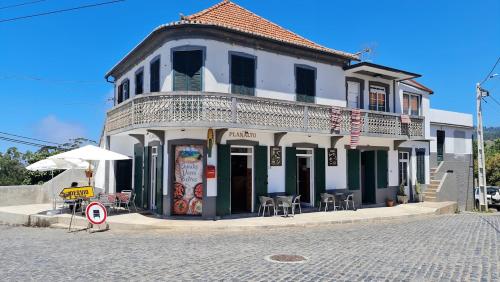 Το κτήριο όπου στεγάζεται  το διαμέρισμα