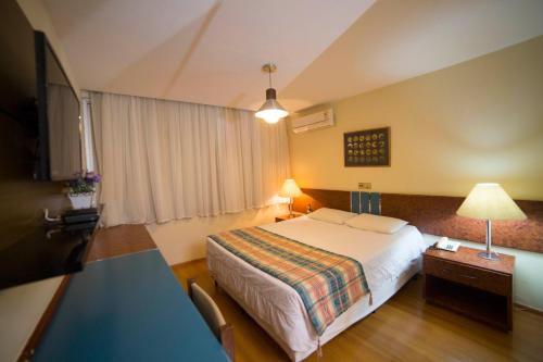 Postel nebo postele na pokoji v ubytování Sumatra Hotel e Centro de Convenções