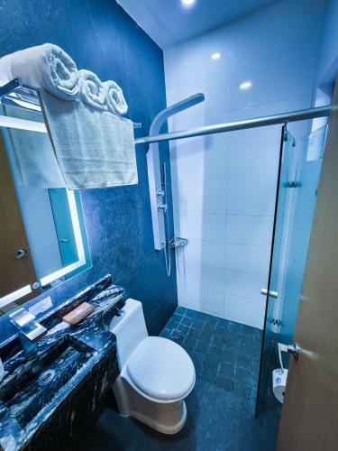 a bathroom with a toilet and a sink and a shower at HOTEL AZUL AGAVE in Arandas