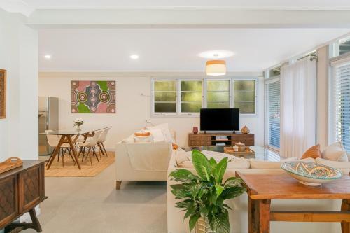 Μια τηλεόραση ή/και κέντρο ψυχαγωγίας στο Glenelg Apartment