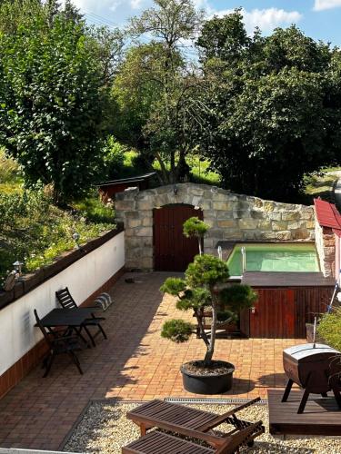 Vonkajšia záhrada v ubytovaní SG chalupa ŠTIKOV - Podkrkonoší - s celoročním privátním wellness