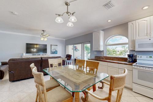 Una cocina o zona de cocina en Dream in the Keys