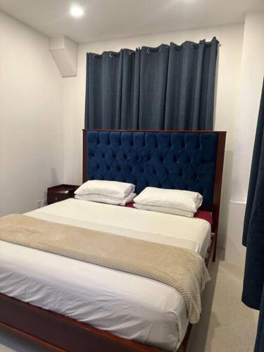 Ένα ή περισσότερα κρεβάτια σε δωμάτιο στο Apex apartment 4
