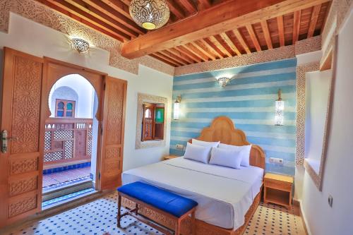 Ένα ή περισσότερα κρεβάτια σε δωμάτιο στο Riad Ridaya