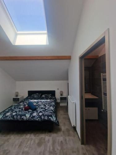 a bedroom with a bed and a skylight at Superbe T2 duplex vue sur les montagnes in Chorges