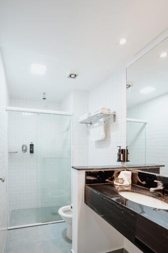 Ένα μπάνιο στο Victory Suites