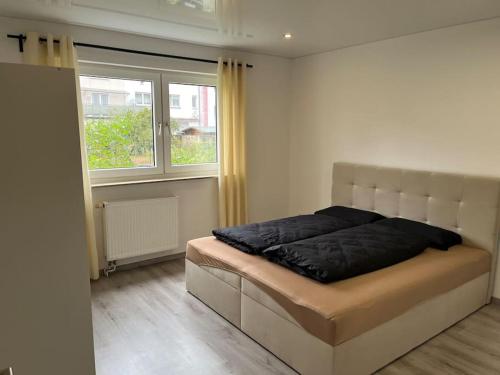 Giường trong phòng chung tại 4 Zimmer Wohnung - 120qm