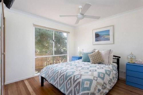 Una cama o camas en una habitación de Marlin Beach House at Smiths