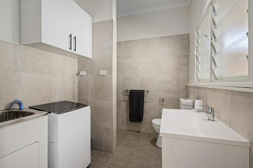 a white bathroom with a sink and a toilet at Frankie's Place- lux & stylish in Wodonga