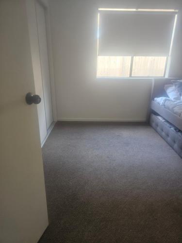 Postel nebo postele na pokoji v ubytování SFE Twin Room in Shared Home