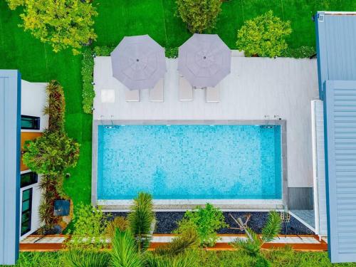 Πισίνα στο ή κοντά στο Cheeva Pool Villa Khao Lak
