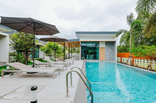 Πισίνα στο ή κοντά στο Cheeva Pool Villa Khao Lak