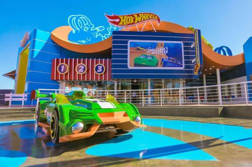 a car on the water at a theme park at Villa Gaivotas - Balneário Piçarras in Piçarras