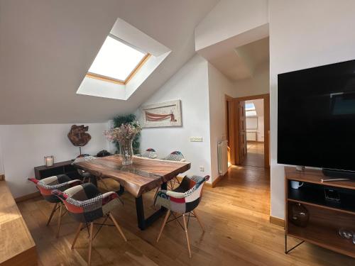 Μια τηλεόραση ή/και κέντρο ψυχαγωγίας στο Bustos Home Apartamento