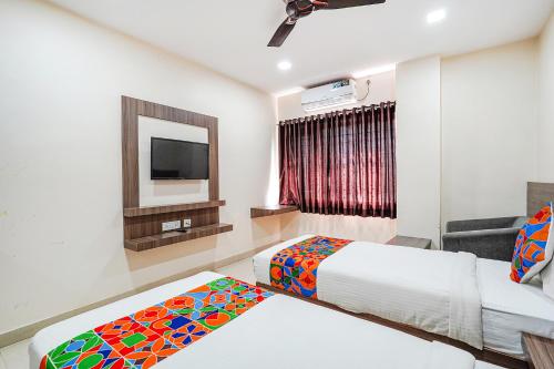 Ένα ή περισσότερα κρεβάτια σε δωμάτιο στο FabHotel Rove Inn & Suites - Nr Thammenahalli Village
