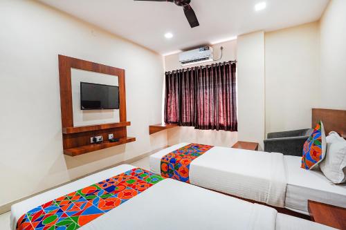 Ένα ή περισσότερα κρεβάτια σε δωμάτιο στο FabHotel Rove Inn & Suites - Nr Thammenahalli Village